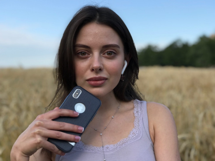 Сравнение первого и второго поколения Apple AirPods