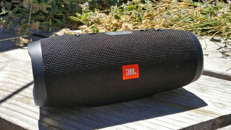 JBL Charge 3 4 хрипит, упала громкость, быстро разряжается: что делать?